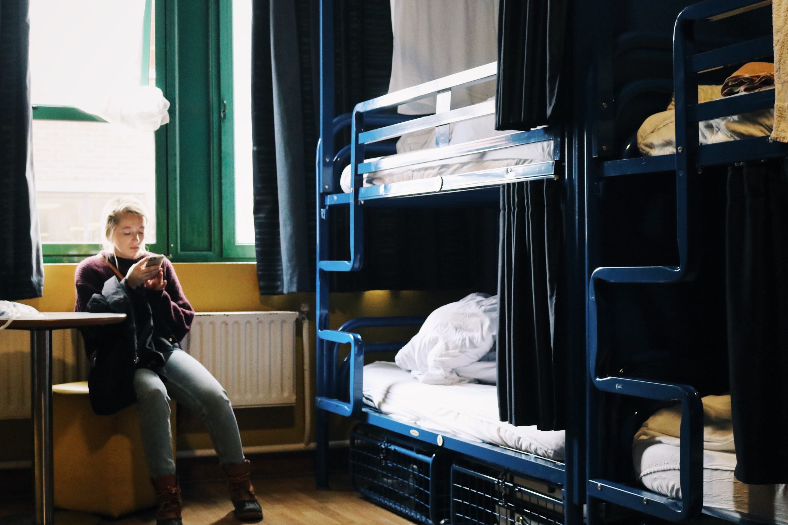 Hostel vs Airbnb: The Great Debate